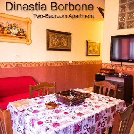 Casa Vacanza Dinastia Borbone - Centro Storico Napels Buitenkant foto