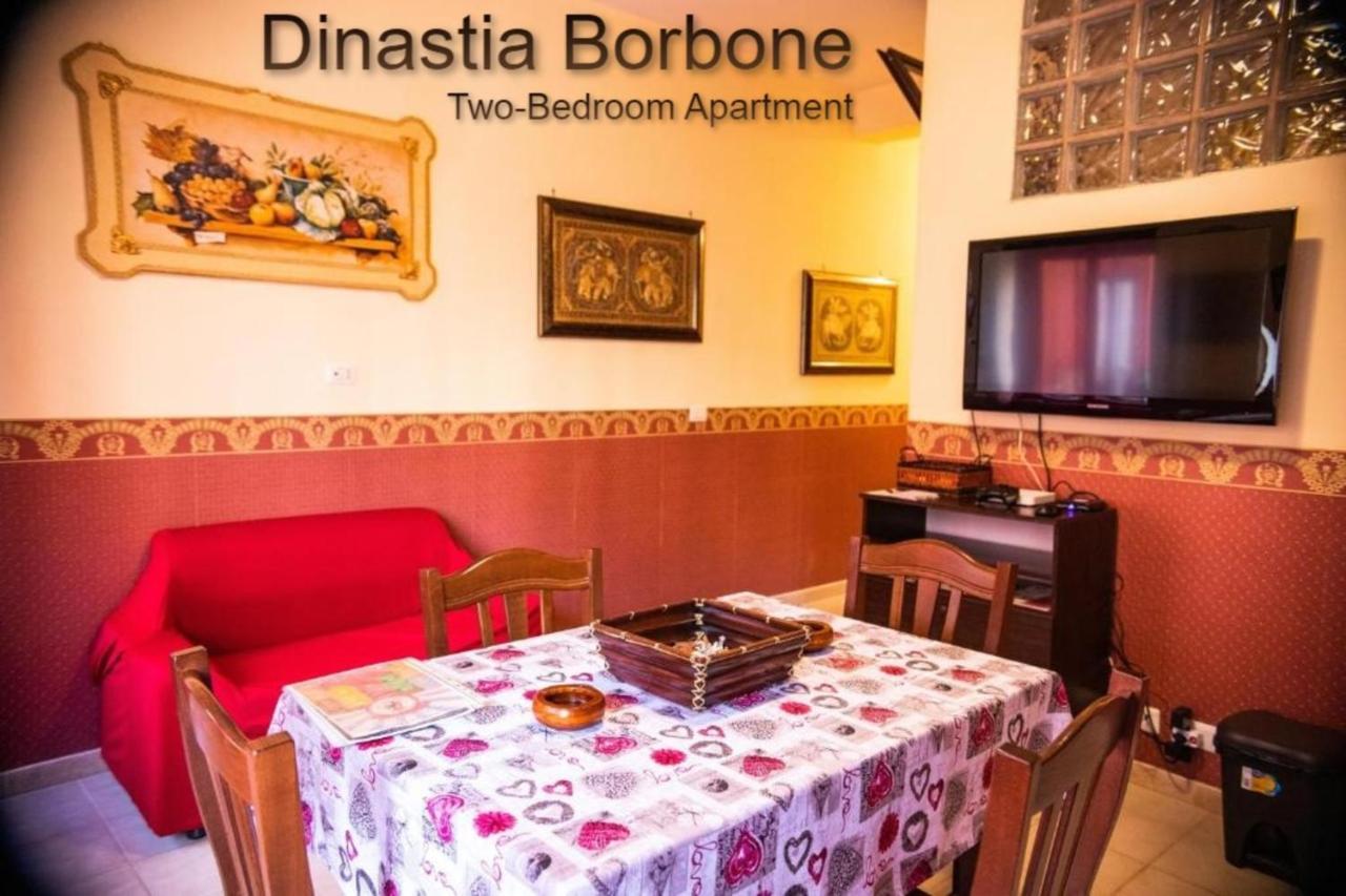 Casa Vacanza Dinastia Borbone - Centro Storico Napels Buitenkant foto