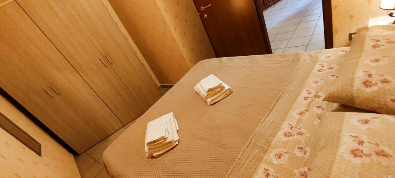 Casa Vacanza Dinastia Borbone - Centro Storico Napels Buitenkant foto
